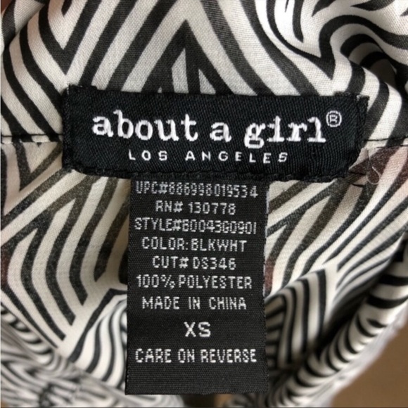 About a Girl Gray and White Chevron Semi Sheer Button Blouse - Size XS - Picture 6 of 6